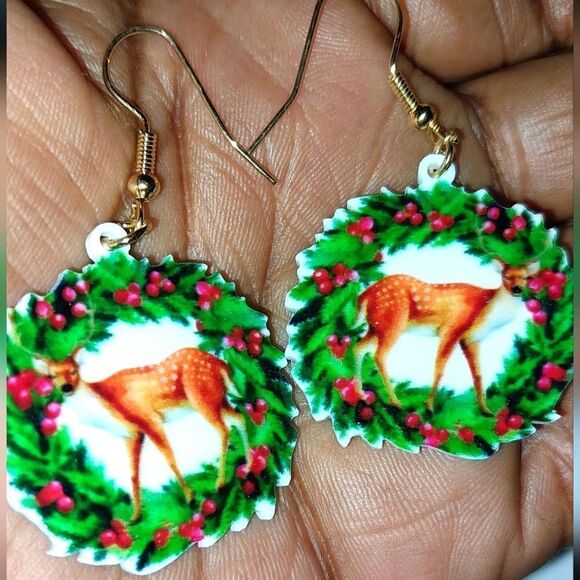Super cute festive holiday earrings - Picture 3 of 6
